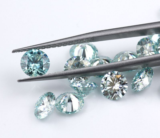 Moissanite vs Diamond: What's the Difference?