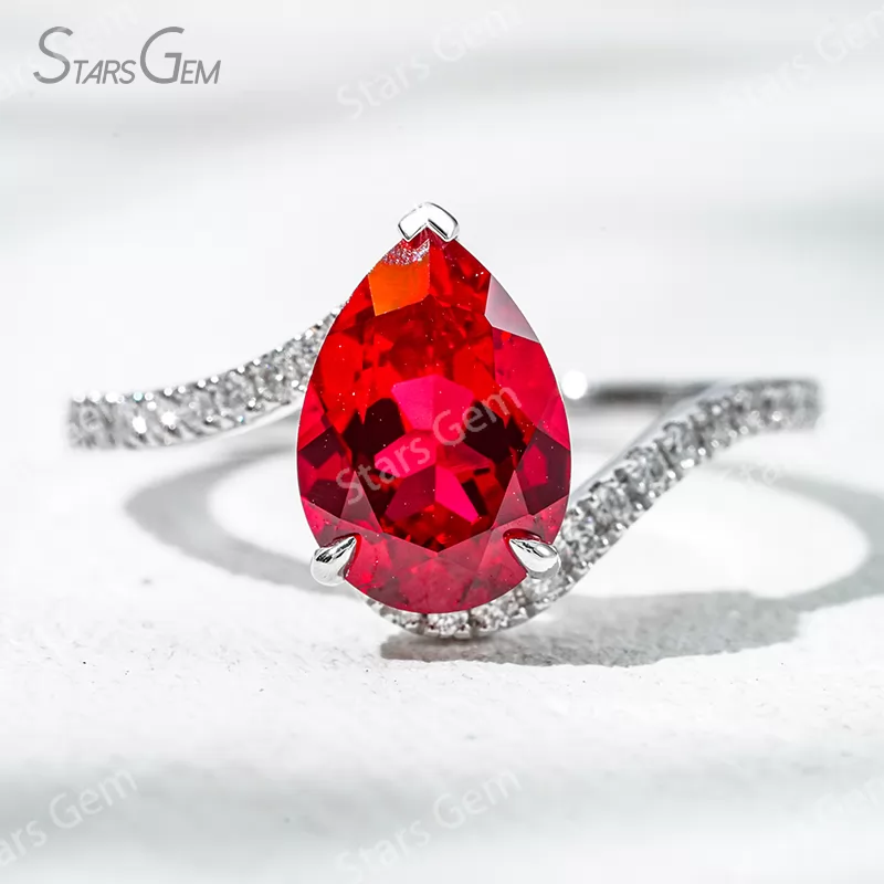 What Is the Difference Between a Wedding Ring and an Engagement Ring?